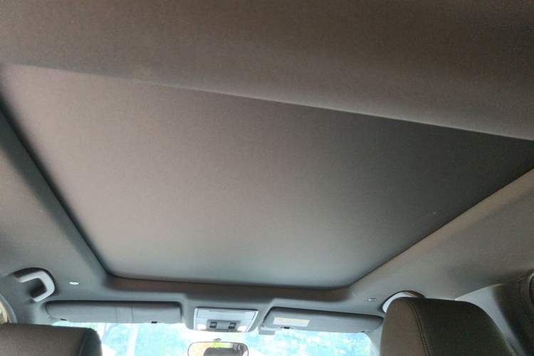 Used Honda CR-V 2023 2.0L eHEV Two-Wheel Drive Smart Edition Headliner