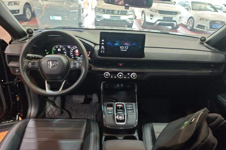 Used Honda CR-V 2023 2.0L eHEV Two-Wheel Drive Smart Edition Interior 2