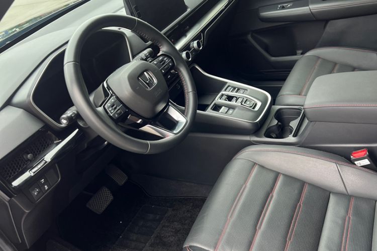 Used Honda CR-V 2023 2.0L eHEV Two-Wheel Drive Smart Brilliance Edition Interior 2