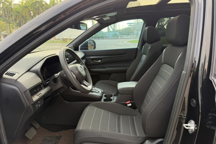 Used Honda CR-V 2023 2.0L eHEV Two-Wheel Drive Smart Edition Interior 3