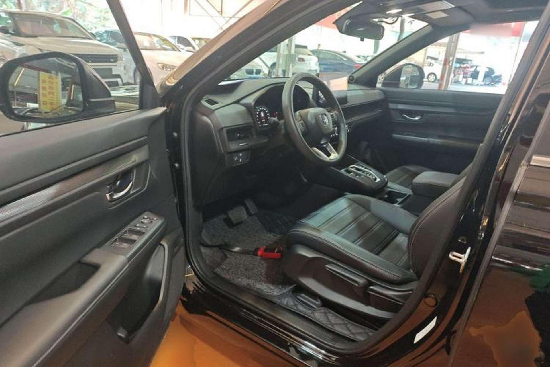 Used Honda CR-V 2023 2.0L eHEV Two-Wheel Drive Smart Edition Interior 3