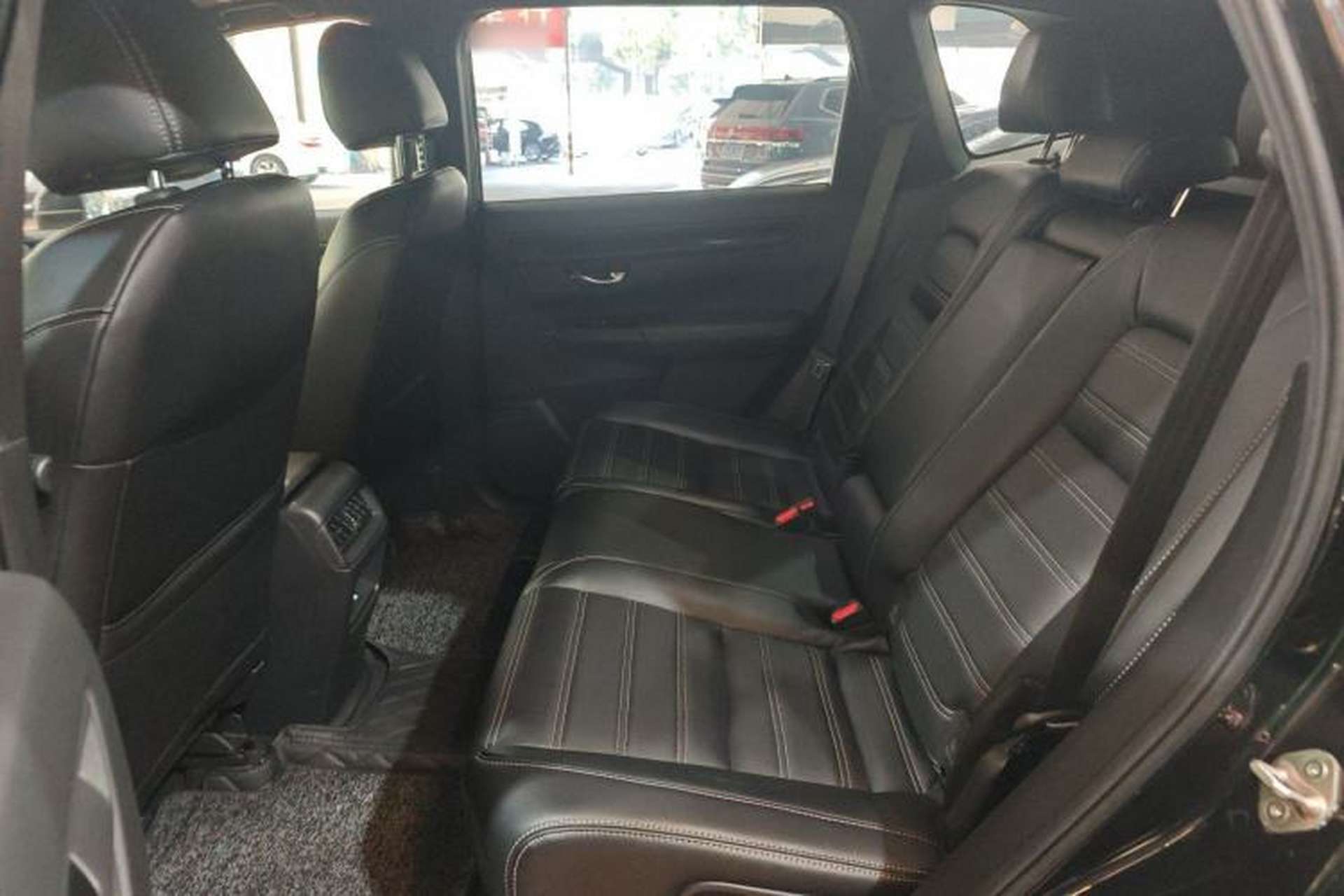 Used Honda CR-V 2023 2.0L eHEV Two-Wheel Drive Smart Edition Interior 4
