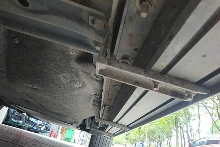 Used Honda CR-V 2023 2.0L eHEV Two-Wheel Drive Smart Edition Left Side Sill