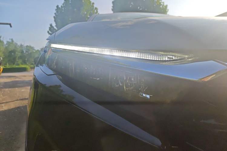 Used Honda CR-V 2023 2.0L eHEV Two-Wheel Drive Smart Edition Right Front Headlight
