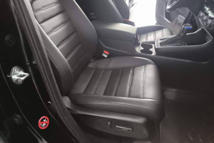 Used Honda CR-V 2023 240TURBO Two-Wheel Drive Deluxe Edition 7 Seats Right Front Seat