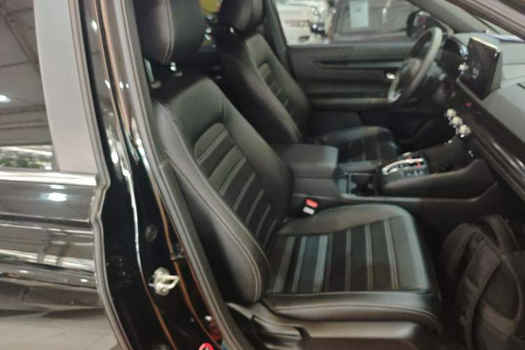 Used Honda CR-V 2023 2.0L eHEV Two-Wheel Drive Smart Edition Right Front Seat