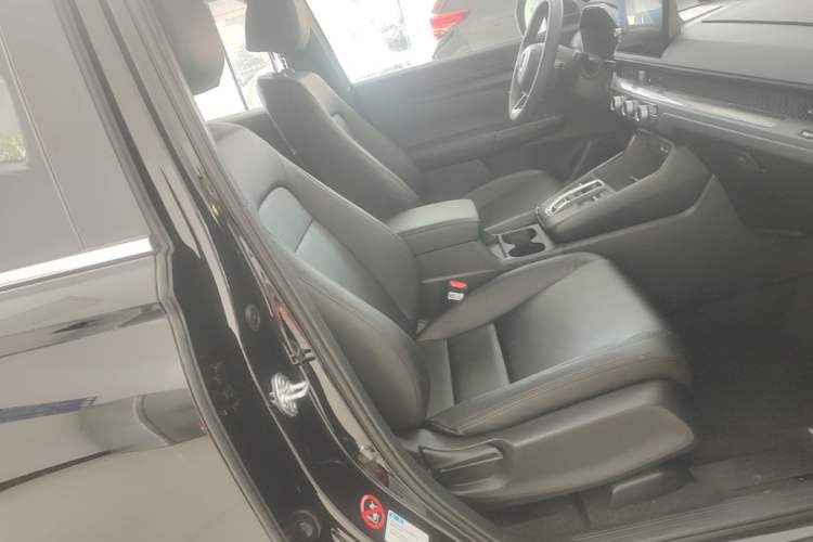 Used Honda CR-V 2023 2.0L eHEV Two-Wheel Drive Smart Edition Right Front Seat