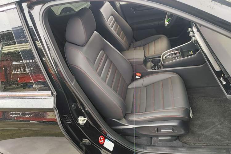 Used Honda CR-V 2023 2.0L eHEV Two-Wheel Drive Smart Brilliance Edition Right Front Seat