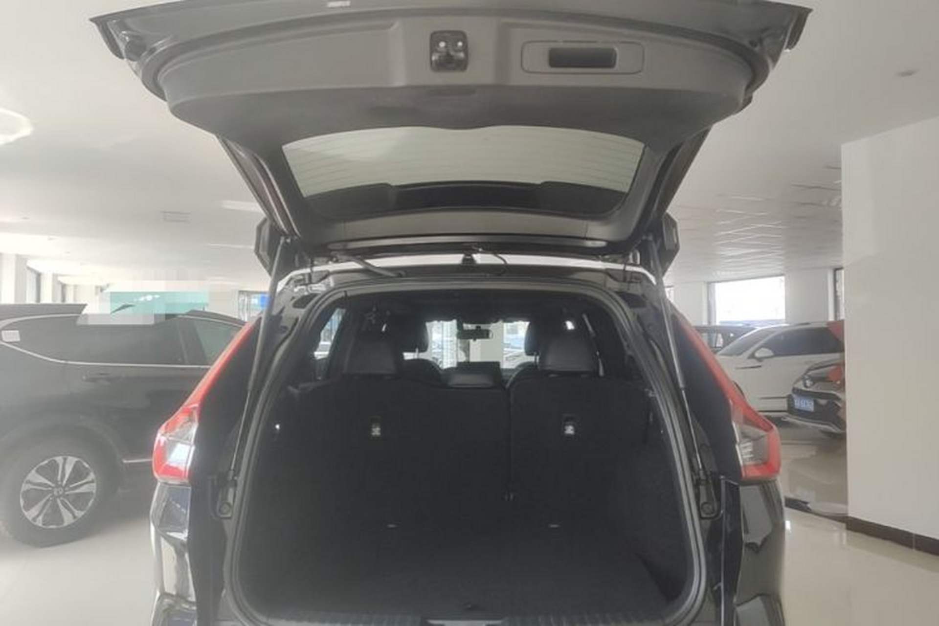 Used Honda CR-V 2023 2.0L eHEV Two-Wheel Drive Smart Edition Trunk