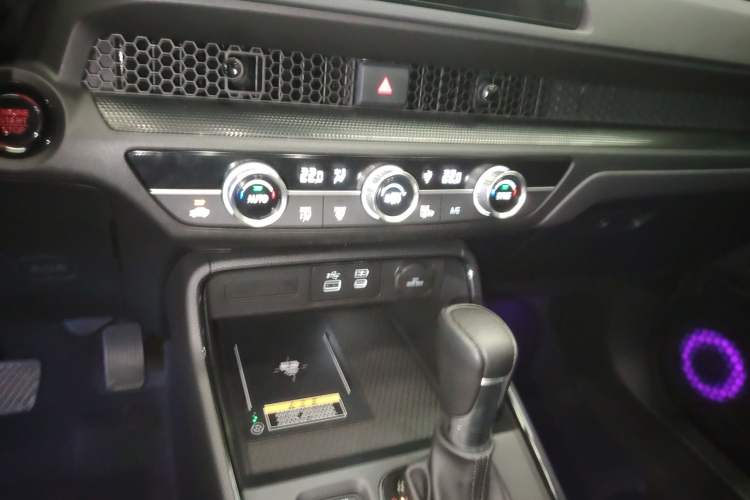 Used Honda CR-V 2023 240TURBO Two-Wheel Drive Smart Edition 5 Seats Audio And AC Panel