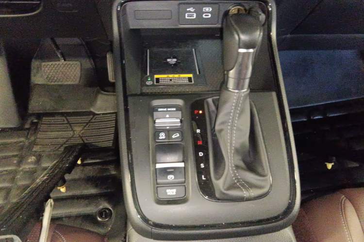 Used Honda CR-V 2023 240TURBO Two-Wheel Drive Smart Edition 5 Seats Gear Lever