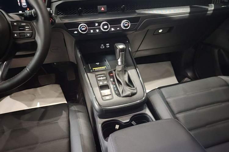 Used Honda CR-V 2023 240TURBO Two-Wheel Drive Smart Edition 5 Seats Gear Lever