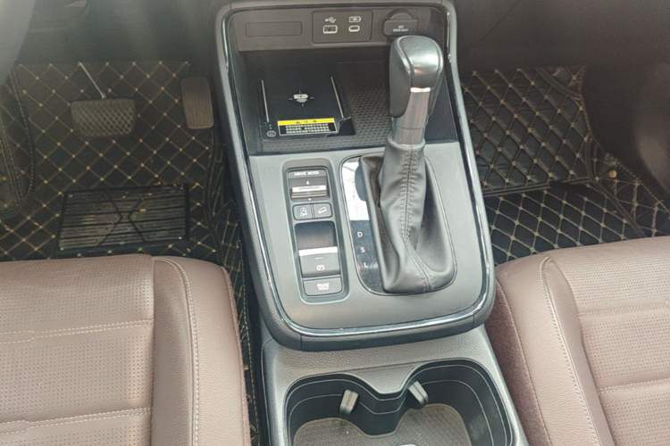 Used Honda CR-V 2023 240TURBO Two-Wheel Drive Smart Edition 5 Seats Gear Lever