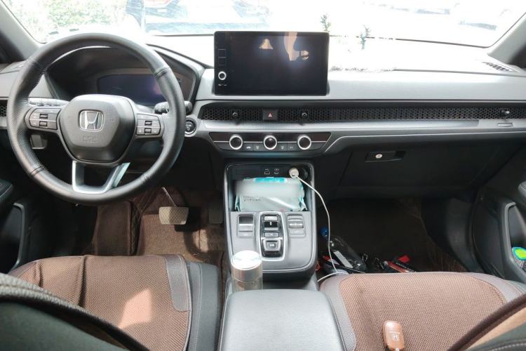 Used Honda CR-V 2023 2.0L eHEV Two-Wheel Drive Smart Edition Center Console
