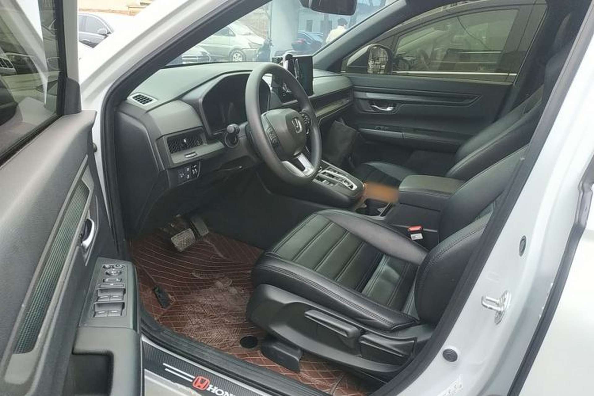 Used Honda CR-V 2023 2.0L eHEV Two-Wheel Drive Smart Edition Driver Seat