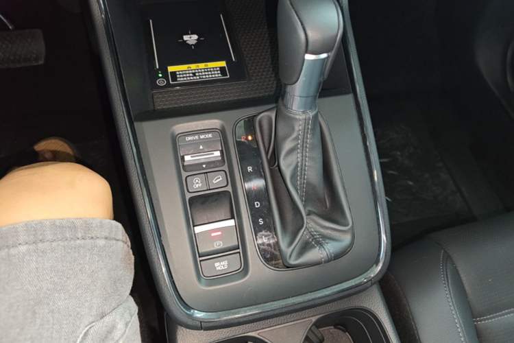 Used Honda CR-V 2023 240TURBO Two-Wheel Drive FENGSHANG Edition 5 Seats Gear Lever