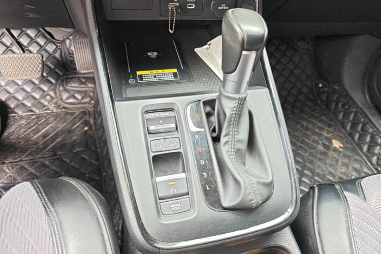Used Honda CR-V 2023 240TURBO Two-Wheel Drive FENGSHANG Edition 5 Seats Gear Lever