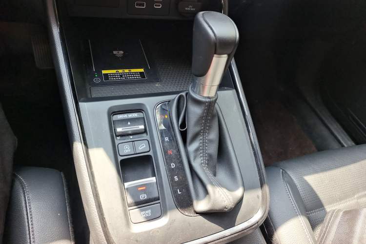 Used Honda CR-V 2023 240TURBO Two-Wheel Drive Smart Edition 5 Seats Gear Lever