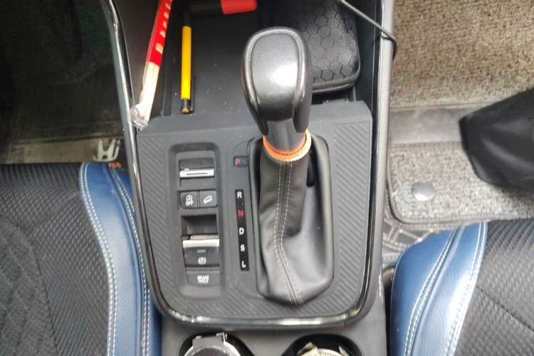 Used Honda CR-V 2023 240TURBO Two-Wheel Drive FENGSHANG Edition 5 Seats Gear Lever