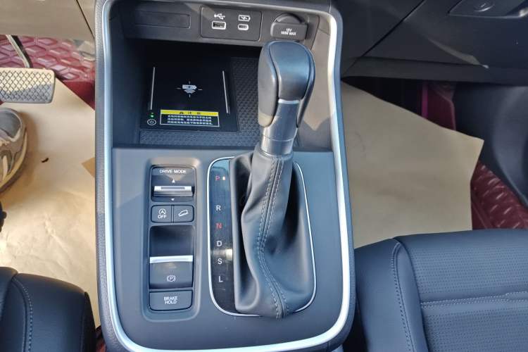 Used Honda CR-V 2023 240TURBO All-Wheel-Drive Premium Edition 5 Seats Gear Lever