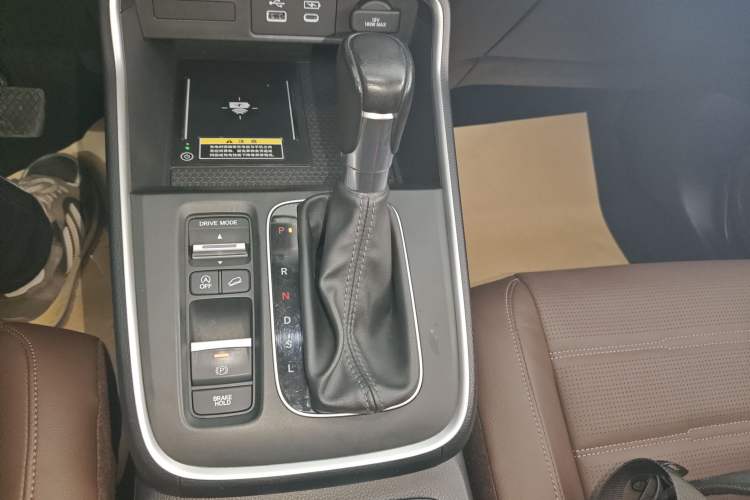 Used Honda CR-V 2023 240TURBO Two-Wheel Drive Deluxe Edition 7 Seats Gear Lever
