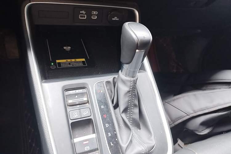 Used Honda CR-V 2023 240TURBO All-Wheel-Drive Premium Edition 5 Seats Gear Lever