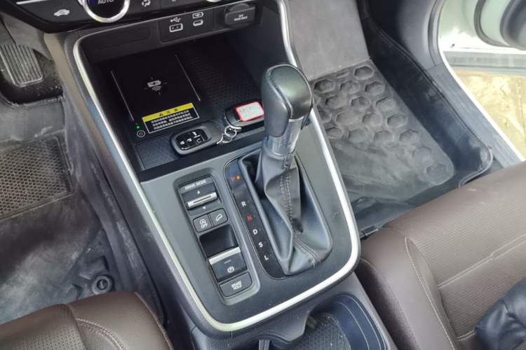 Used Honda CR-V 2023 240TURBO Two-Wheel Drive Deluxe Edition 7 Seats Gear Lever