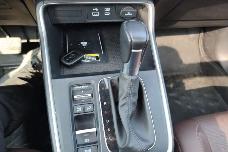 Used Honda CR-V 2023 240TURBO Two-Wheel Drive Deluxe Edition 7 Seats Gear Lever