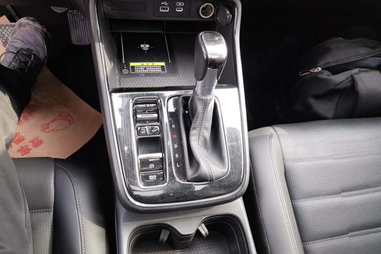 Used Honda CR-V 2023 240TURBO Two-Wheel Drive FENGSHANG Edition 7 Seats Gear Lever