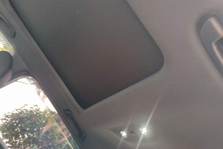 Used Honda CR-V 2023 2.0L eHEV Two-Wheel Drive Smart Brilliance Edition Headliner