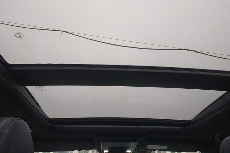 Used Honda CR-V 2023 2.0L eHEV Two-Wheel Drive Smart Edition Headliner
