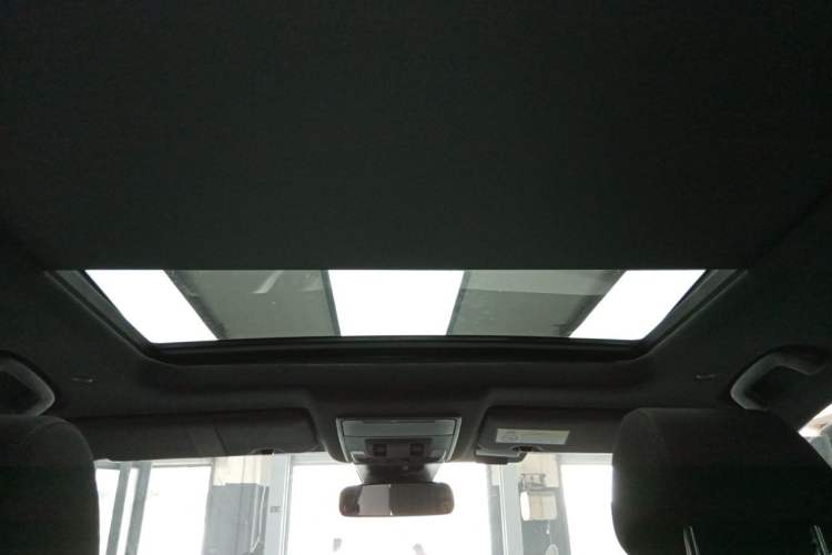 Used Honda CR-V 2023 2.0L eHEV Two-Wheel Drive Smart Edition Headliner