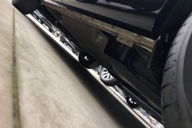 Used Honda CR-V 2023 2.0L eHEV Two-Wheel Drive Smart Edition Left Side Sill
