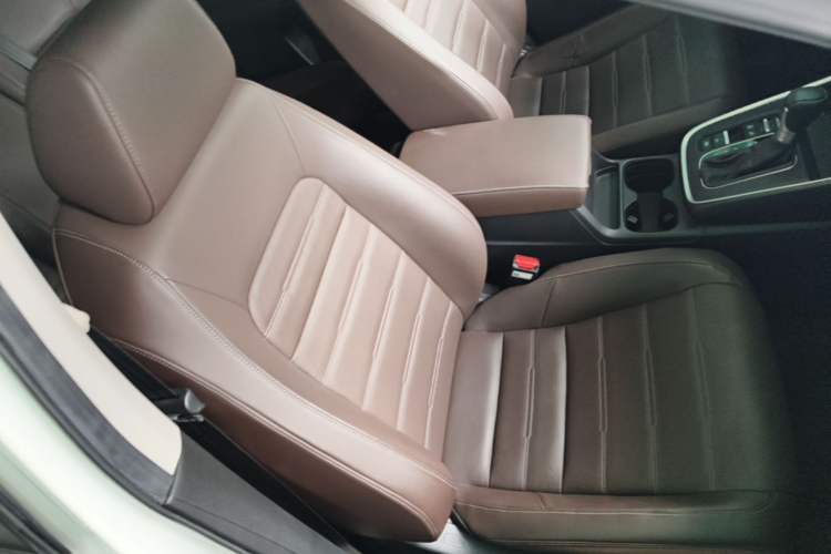 Used Honda CR-V 2023 240TURBO Two-Wheel Drive Deluxe Edition 7 Seats Right Front Seat