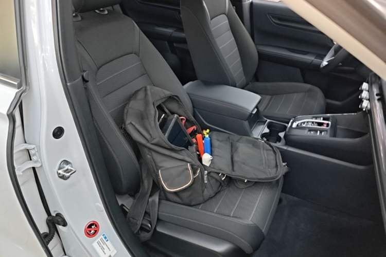 Used Honda CR-V 2023 2.0L eHEV Two-Wheel Drive Smart Edition Right Front Seat