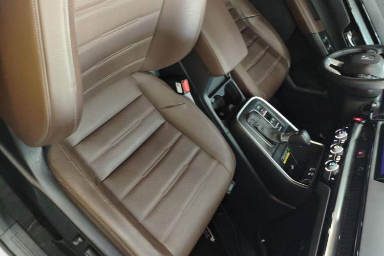 Used Honda CR-V 2023 240TURBO Two-Wheel Drive Deluxe Edition 7 Seats Right Front Seat