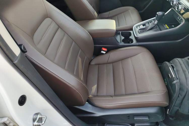 Used Honda CR-V 2023 240TURBO Two-Wheel Drive Deluxe Edition 7 Seats Right Front Seat