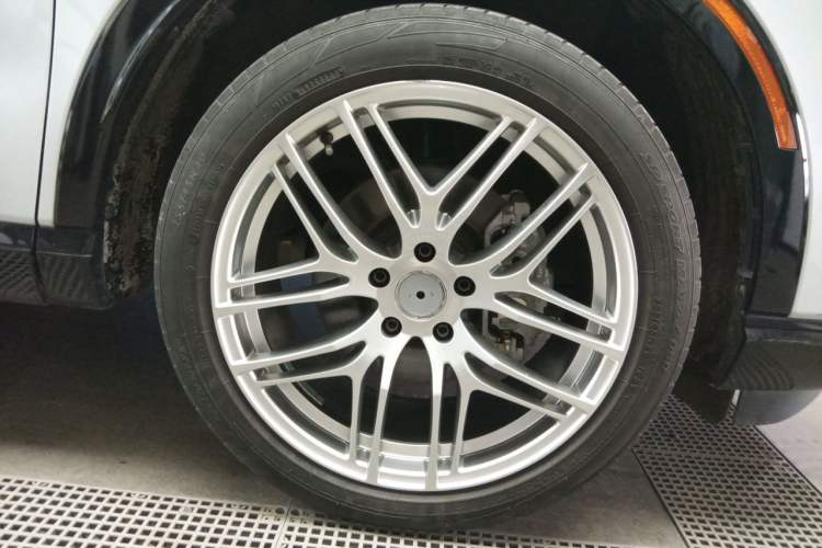 Used Honda CR-V 2023 2.0L eHEV Two-Wheel Drive Smart Edition Right Front Wheel Hub