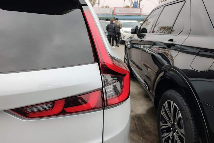 Used Honda CR-V 2023 2.0L eHEV Two-Wheel Drive Smart Edition Right Rear Taillight