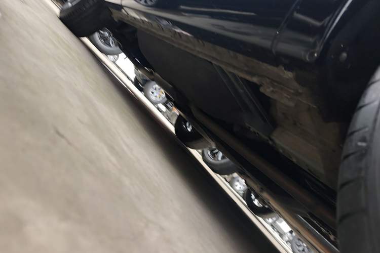 Used Honda CR-V 2023 2.0L eHEV Two-Wheel Drive Smart Edition Right Side Sill