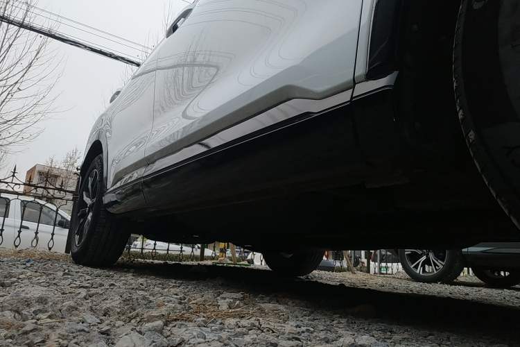 Used Honda CR-V 2023 2.0L eHEV Two-Wheel Drive Smart Edition Right Side Sill