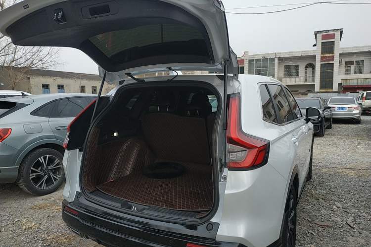 Used Honda CR-V 2023 2.0L eHEV Two-Wheel Drive Smart Edition Trunk