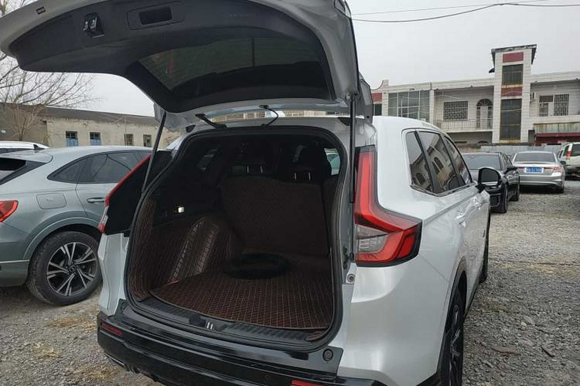 Used Honda CR-V 2023 2.0L eHEV Two-Wheel Drive Smart Edition Trunk