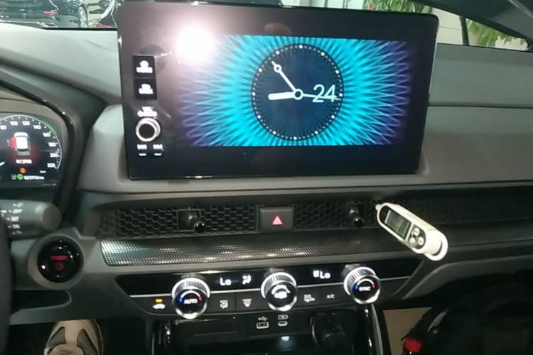 Used Honda CR-V 2024 2.0L eHEV Two-Wheel Drive Smart Edition Audio And AC Panel