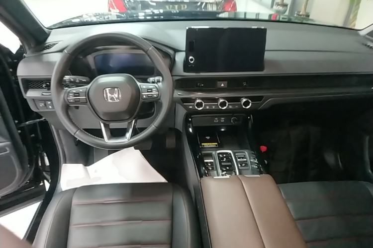 Used Honda CR-V 2024 2.0L eHEV Two-Wheel Drive Smart Edition Center Console