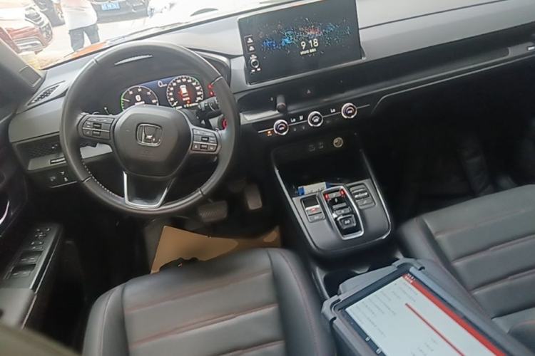 Used Honda CR-V 2024 2.0L eHEV Two-Wheel Drive Smart Edition Center Console