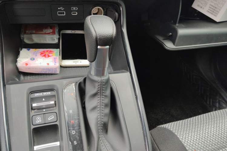 Used Honda CR-V 2024 240TURBO Two-Wheel-Drive Active Version 5 Seats Gear Lever