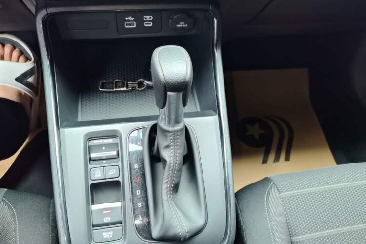 Used Honda CR-V 2024 240TURBO Two-Wheel-Drive Active Version 5 Seats Gear Lever