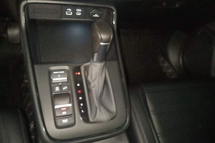 Used Honda CR-V 2024 240TURBO Two-Wheel-Drive Active Version 5 Seats Gear Lever