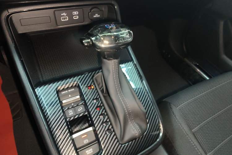 Used Honda CR-V 2024 240TURBO Two-Wheel-Drive Active Version 5 Seats Gear Lever